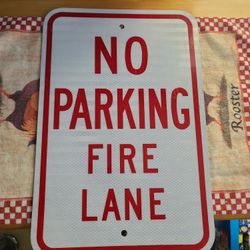 NO PARKING  FIRE LANE 
