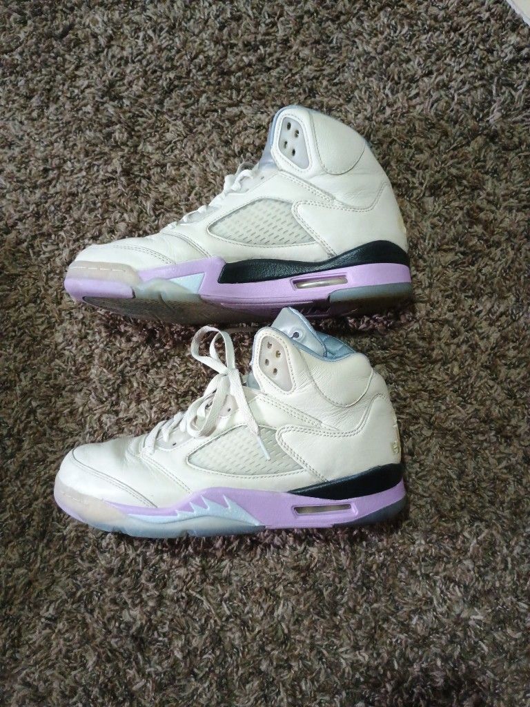 Jordan Retro...Men's Size 8.. Women's 9.5