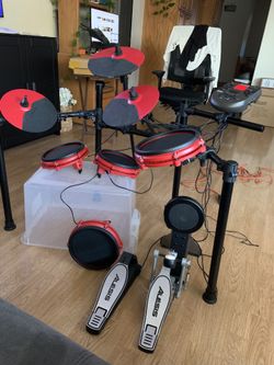 Alesis Nitro Mesh Black/Red Electronic Drum Set