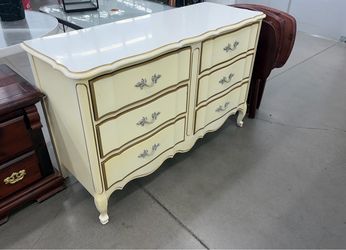 DIXIE French Provincial 6-Drawer Dresser
