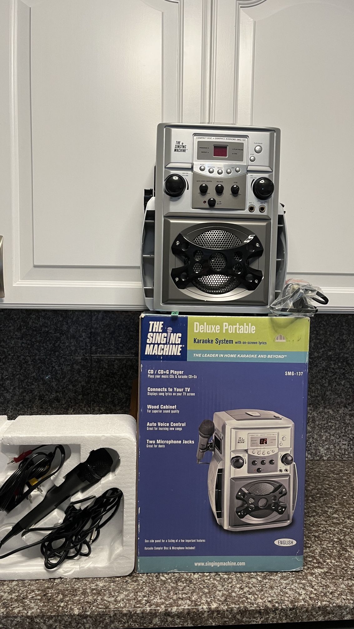 The Singing Machine SMG-137 Deluxe Portable Karaoke System