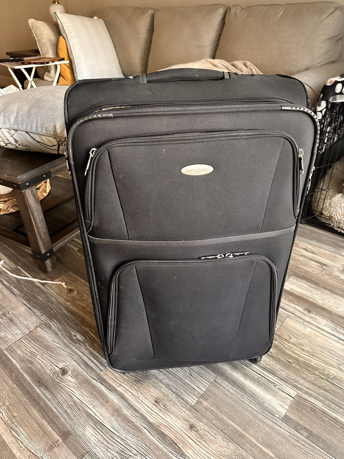 Large Samsonite suitcase