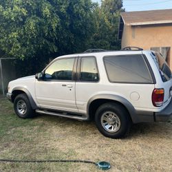 2000 Ford Explorer