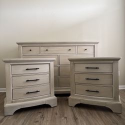 Oversized king-size 3-piece bedroom set  Pottery Barn inspired light driftwood finish