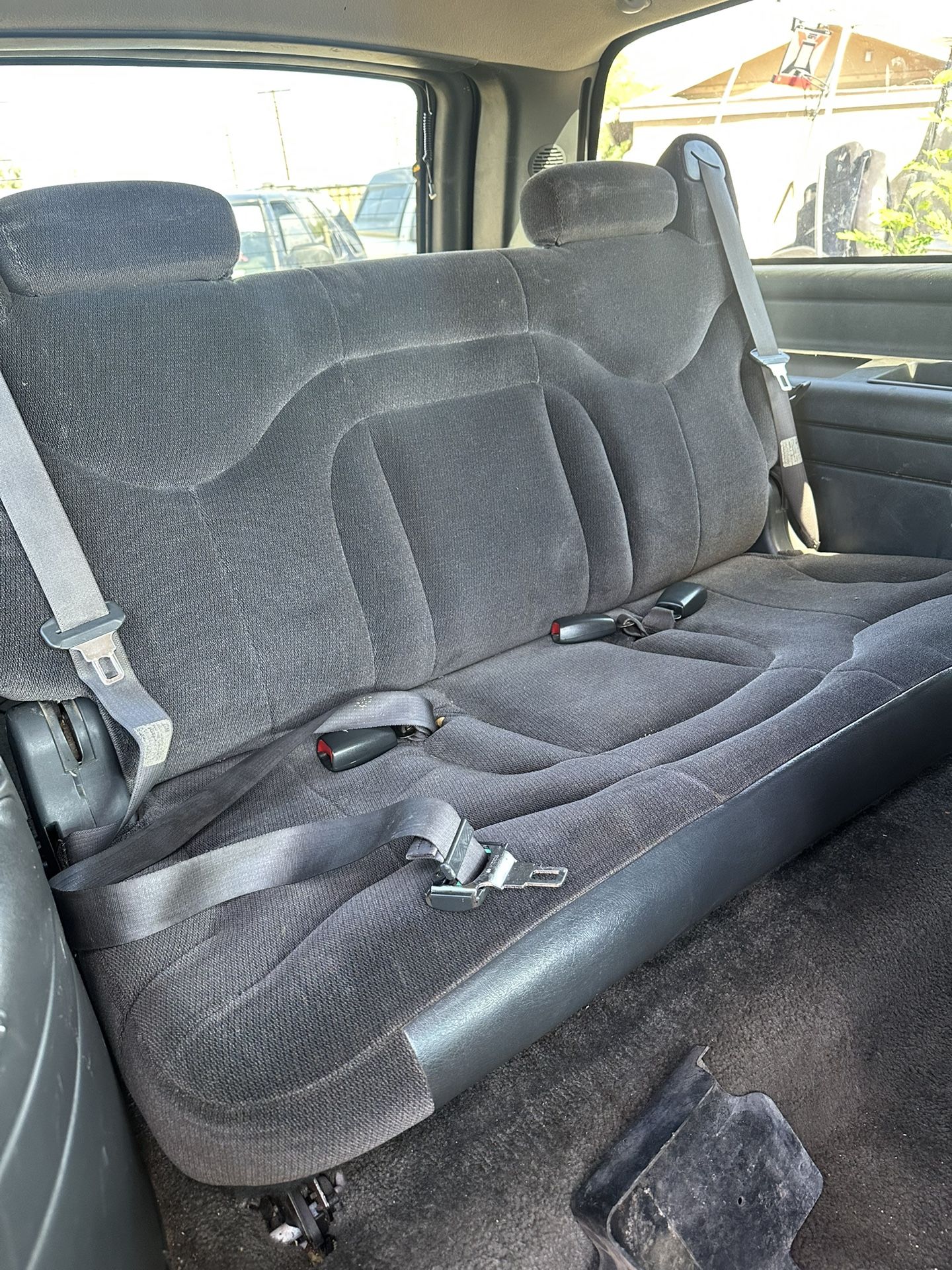 02 Yukon third row seat suburban