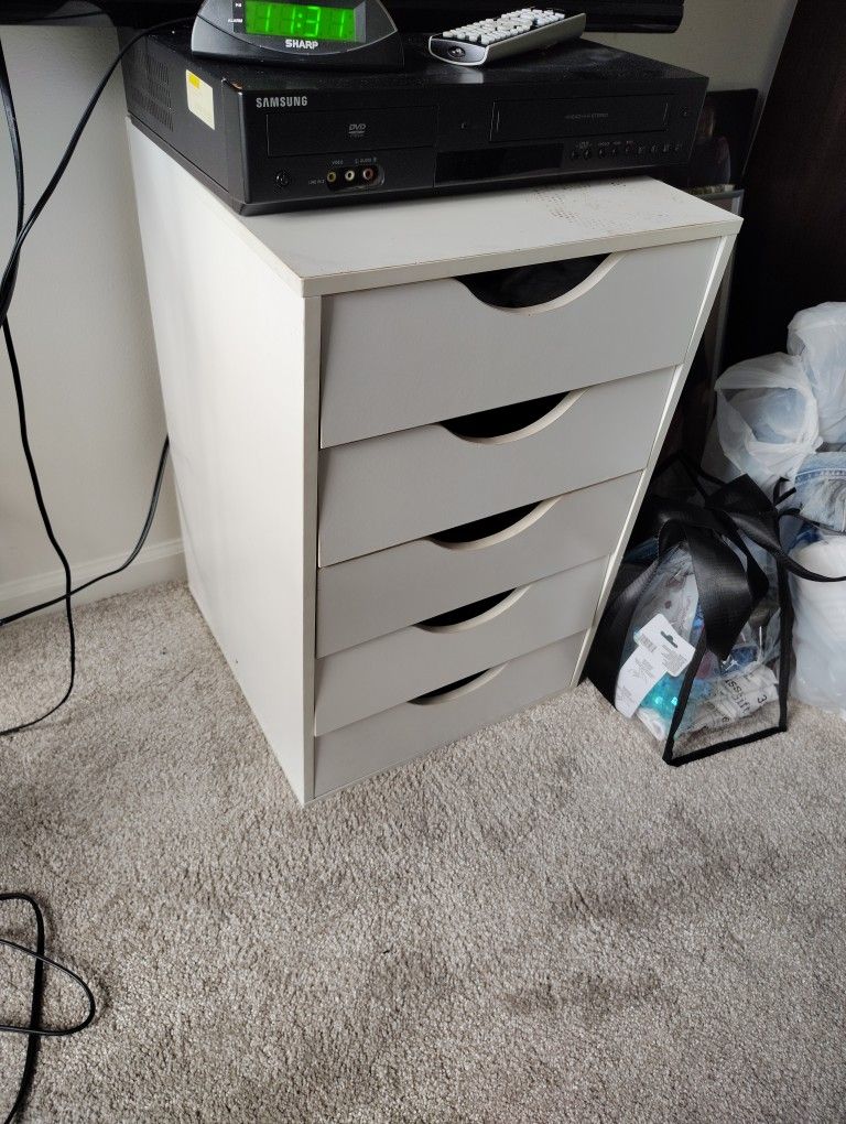 Dresser Chest