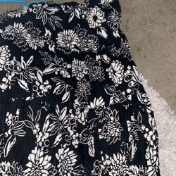 Black-And-White Floral Skirt Size 1 X/18