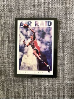 Scottie Pippen Air Raid Skybox 1994 Card #321