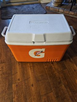 Rubbermaid Cooler 