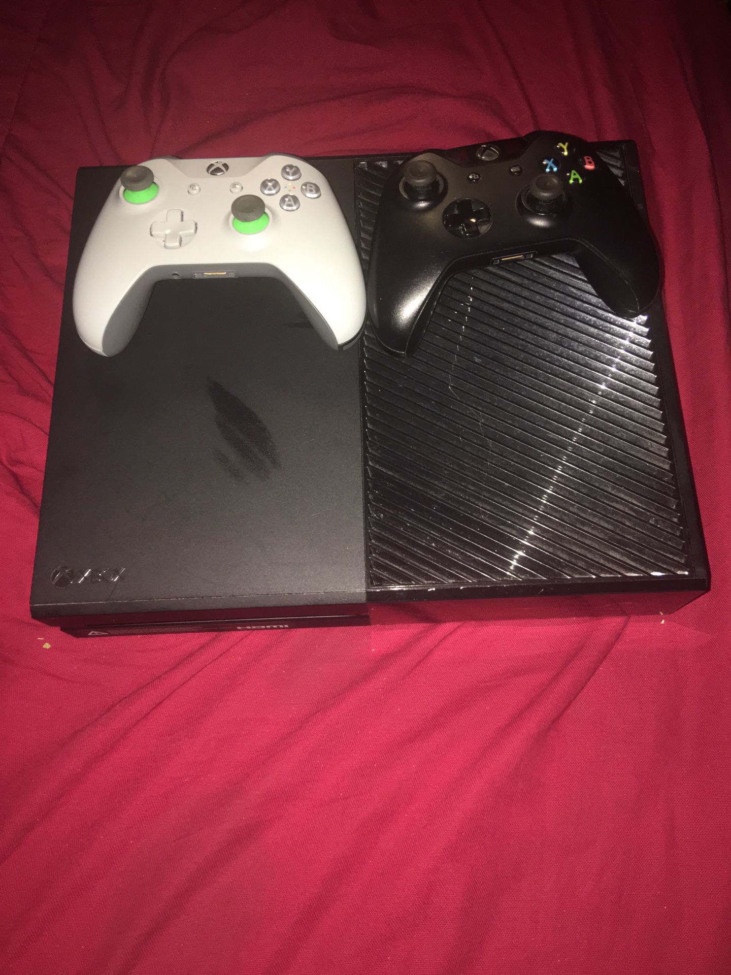 Xbox One with 1 controllers