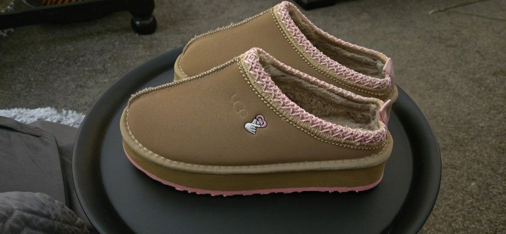 Uggs Platform Taz Love'25 Womens Size 9