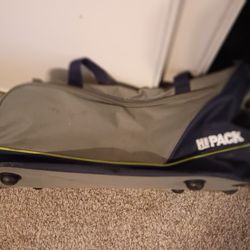 Hi-Pak Large Rolling Suit case