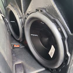 Rockford Fosgate 2 12s P3. 1000 Watt Punch Rockford Class D AMP