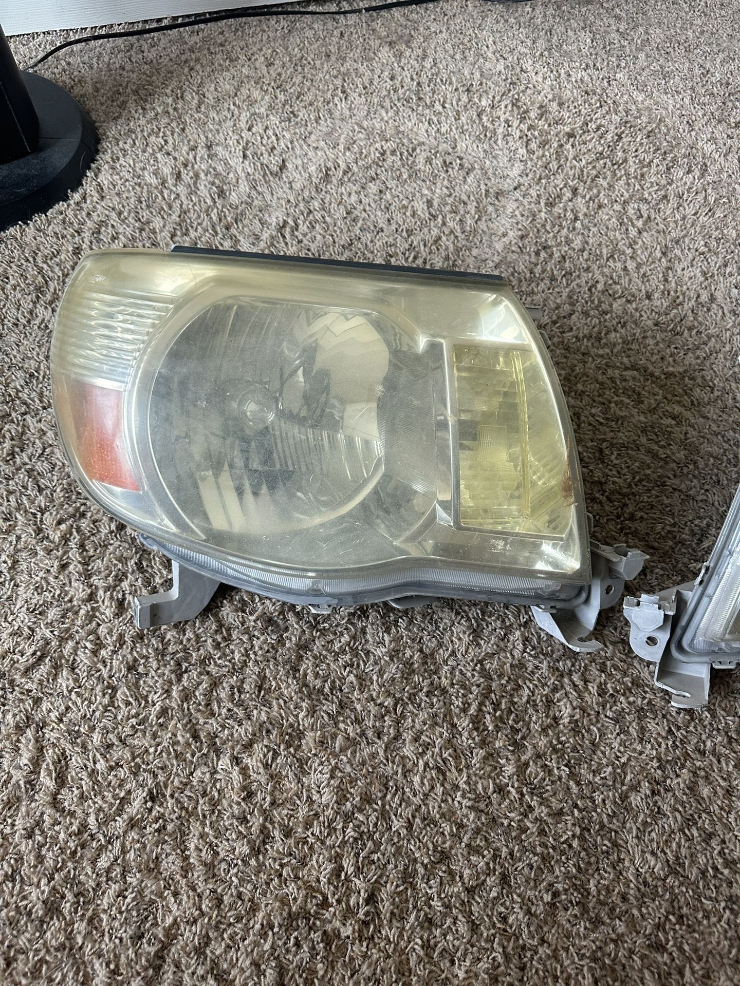 2005-2011 Toyota Tacoma Headlights