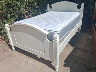 Complete full size bed