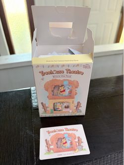 Pop Mart Winnie the Pooh Treehouse Theater “Up to the Honey Tree”