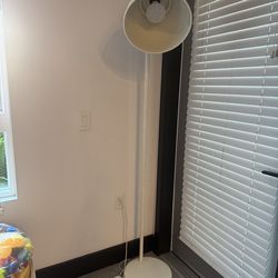 Floor lamp included extra bulb