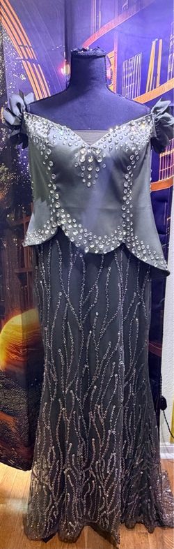 Evening gown -Smoke free home