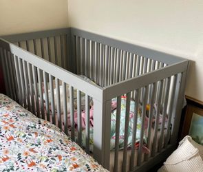 *MUST HAVE PENDLETON ACCESS * Babyletto Convertible Crib