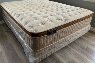 Queen organic cloud edition Europillow top 12inch Matres Andboxspring