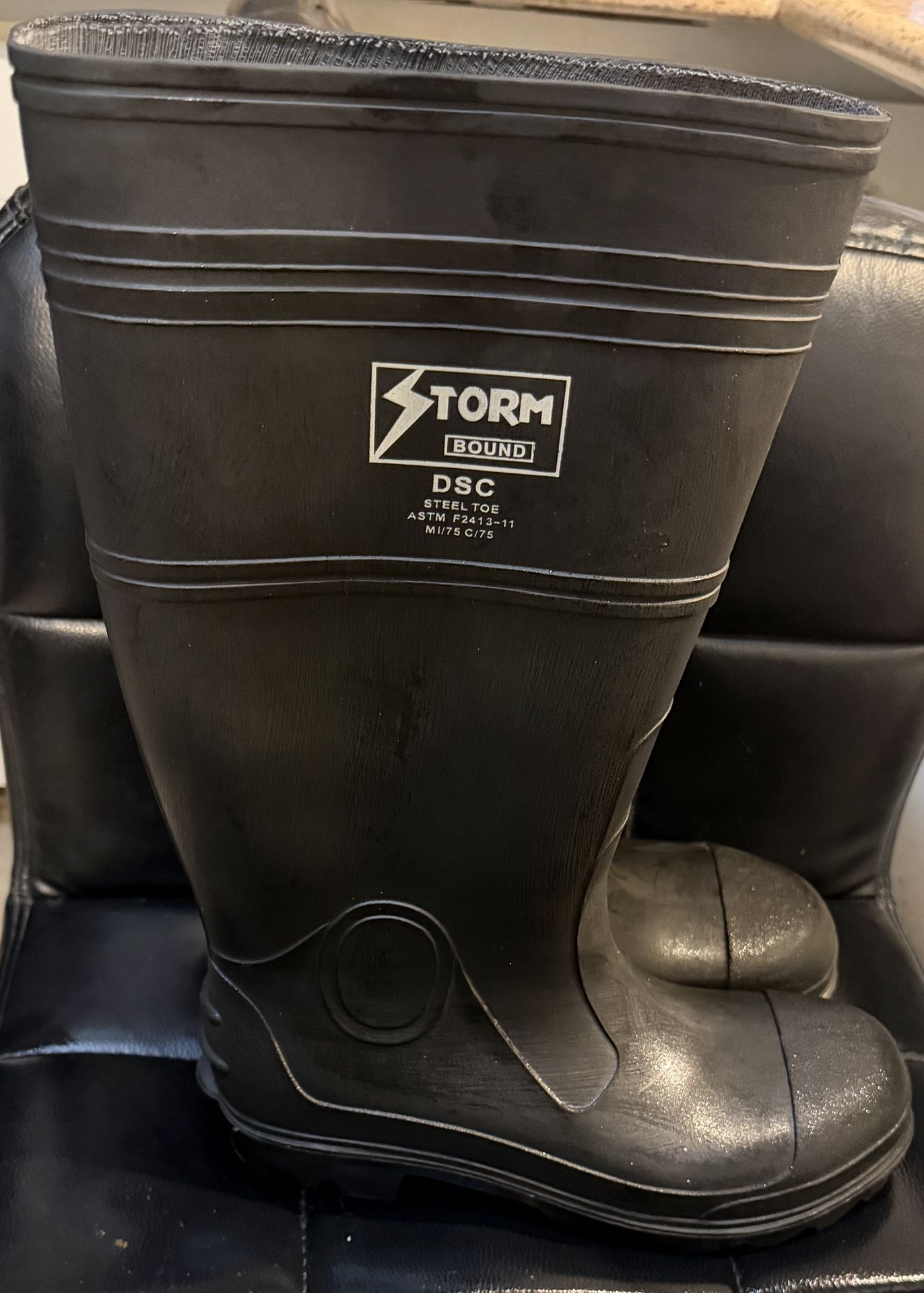 Stormbound steel toe rubber boots