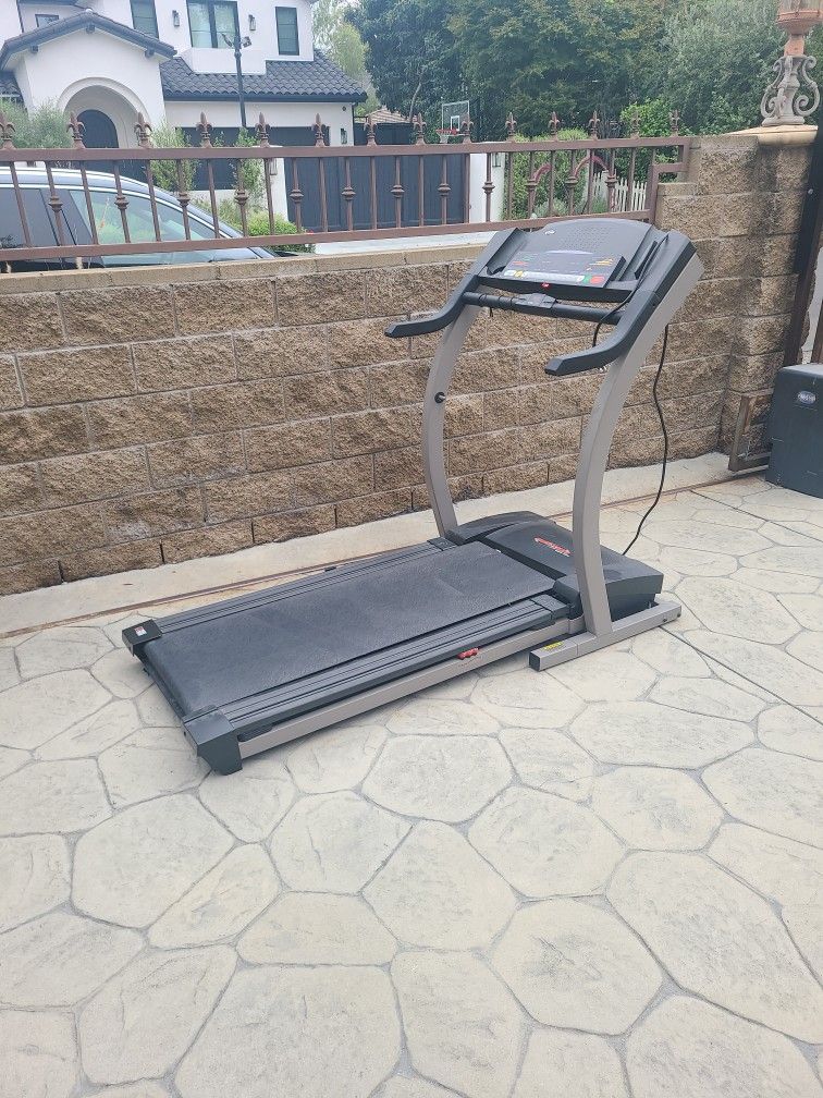 Proform 995 SEL Treadmill - iFit Interactivity