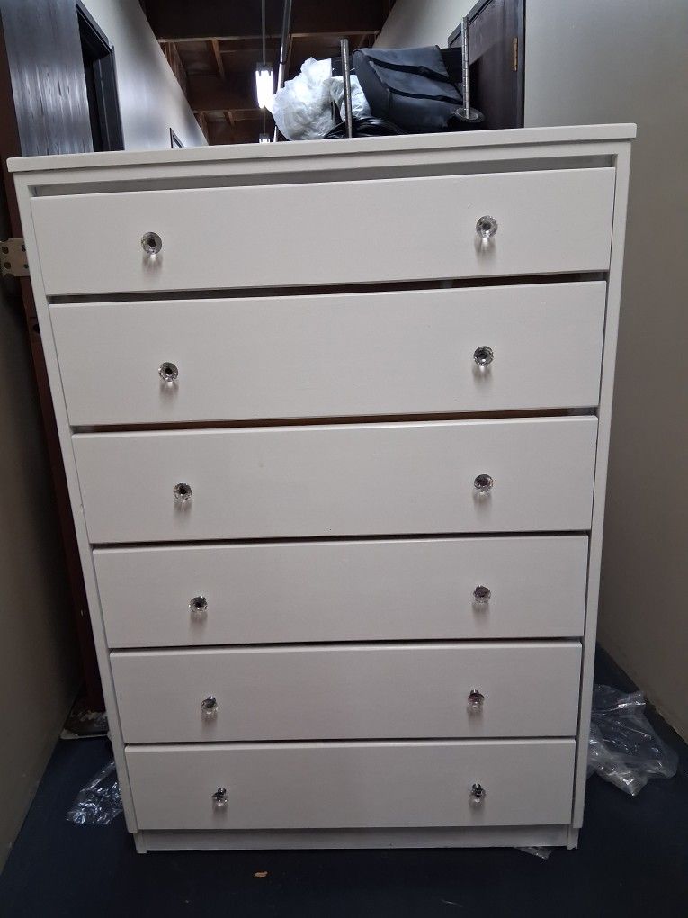 5 Drawer Solid Wood WHITE Dresser