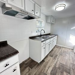 >> Newly Renovated Mobile Home For Sale! <<