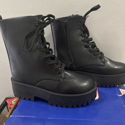 Women’s Black Platform Boot Size 10
