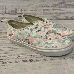 Girls vans skateboard tennis shoes.  Size 3.5           