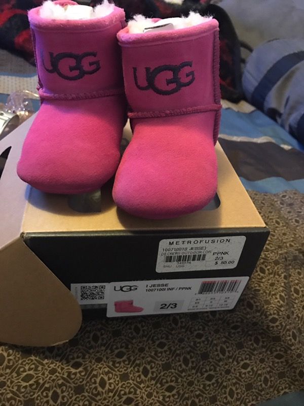 Baby ugg boots size 2/3