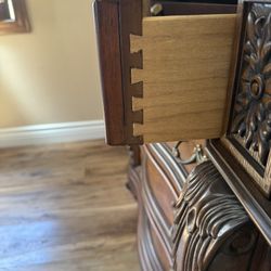 Dresser With Mirror 