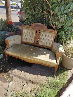 Victorian couch antique/vintage