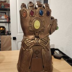 Hasbro Marvel Legends Infinity Gauntlet Batteries Not Included(Missing Cover)