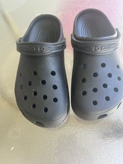 Black Crocs 