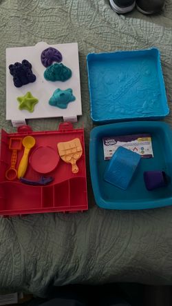 Squishy sand toy molds and tray