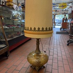 Beautiful vintage Hollywood Regency MCM Gold&Amber lamp