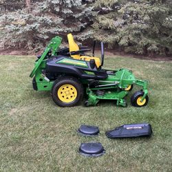 John Deere Commercial Zero Turn Lawnmower 