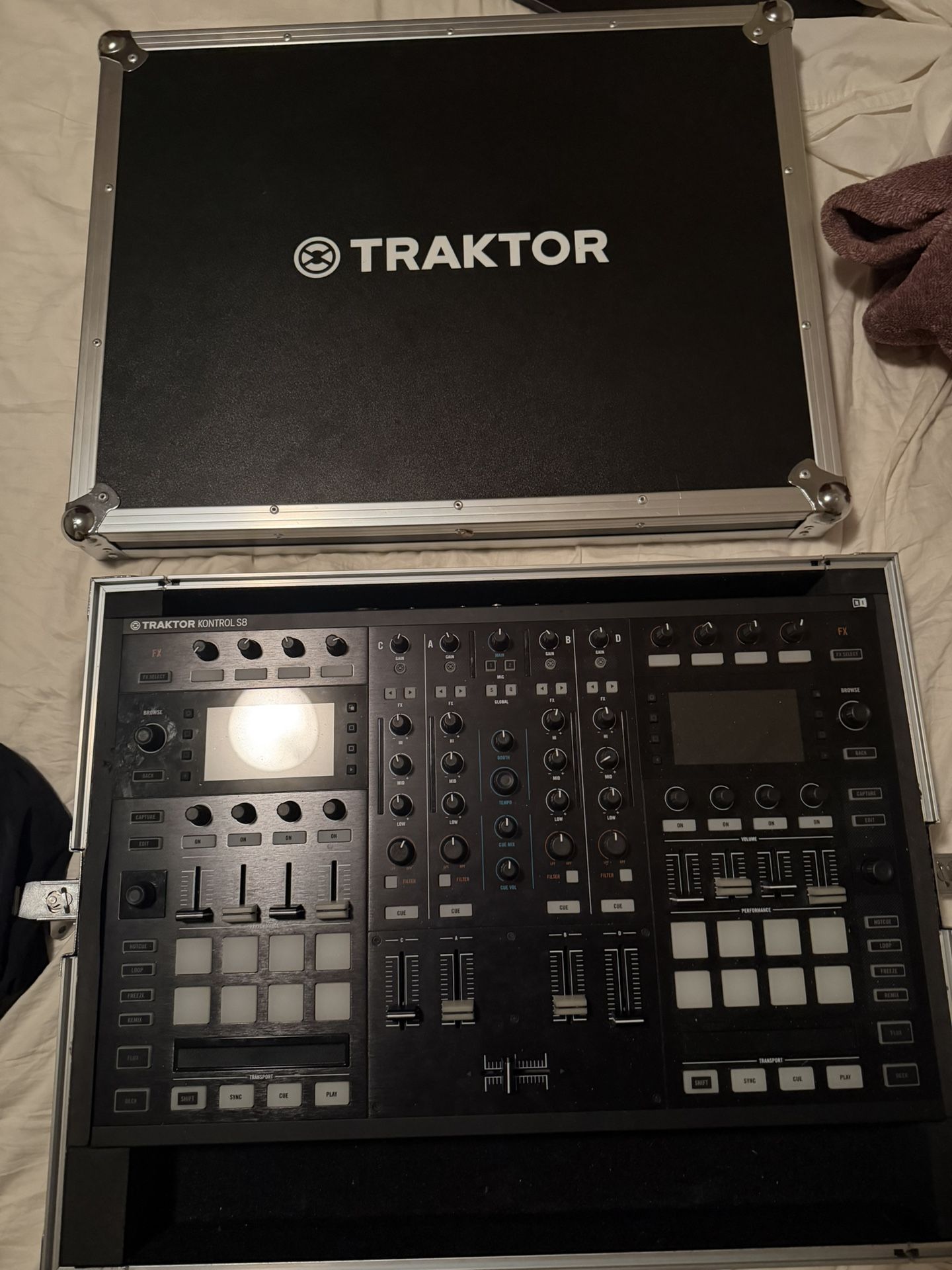 Traktor Kontrol S8