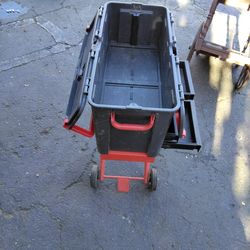 Rolling tool chest with drawers