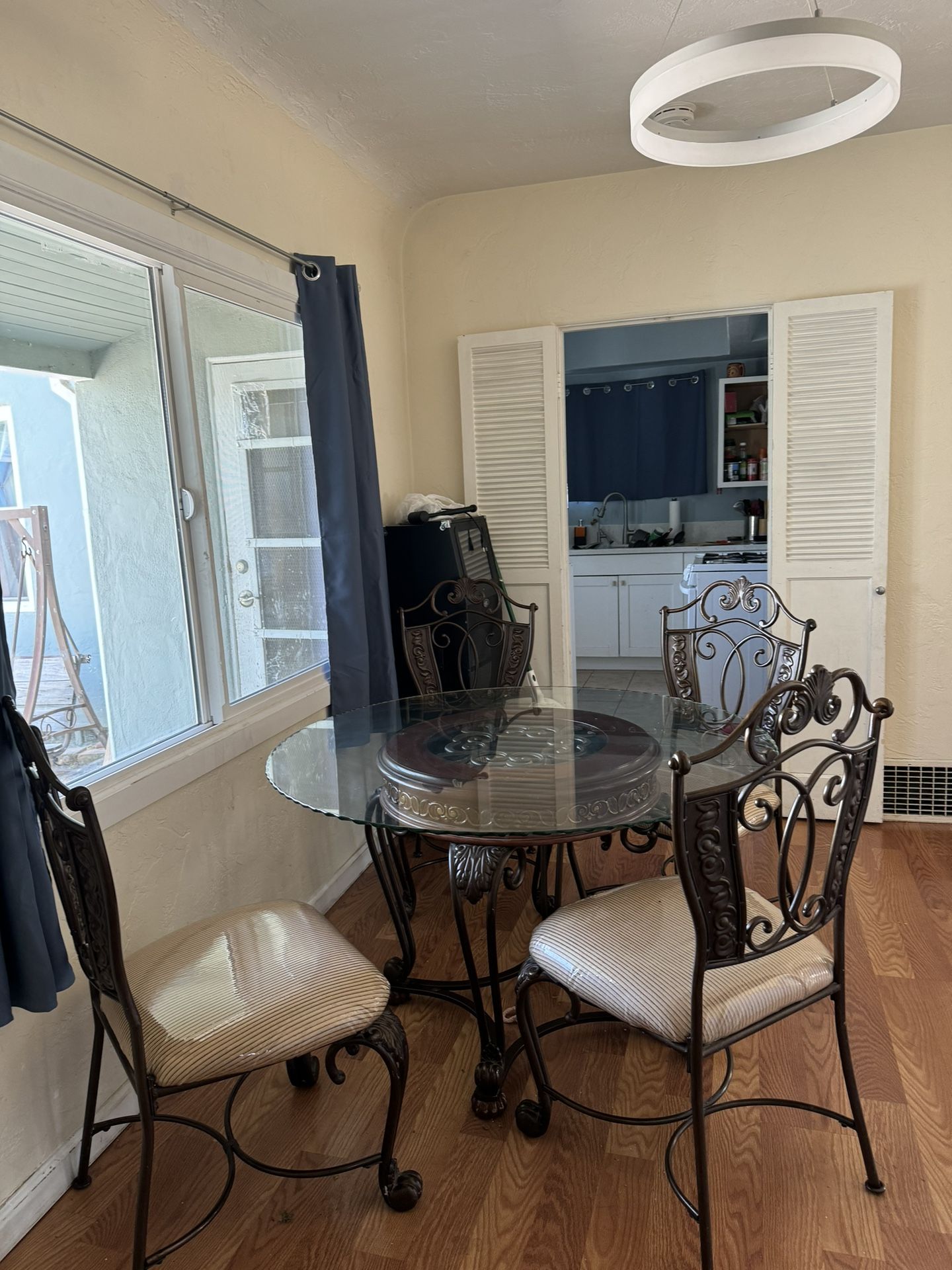 glass table with 4 chairs