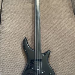 4 String Fretless Rogue Bass Guitar 