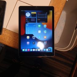 I Pad 2.    $40