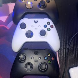 XBOX CONTROLLERS *sold My Xbox Just Trying To Get Rid Of