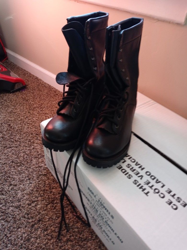 Black Boots never ben Used