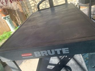 Rubbermaid Commercial Products Heavy Duty Black 2-Shelf Utility Cart with Flat Shelf in Medium