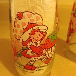 Vintage 1980 American Greetings Strawberry Shortcake Glasses And Cup. 