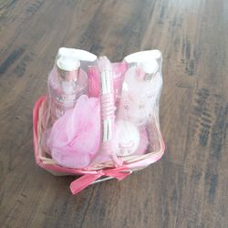 Brand New 6 Pc Bath Set
