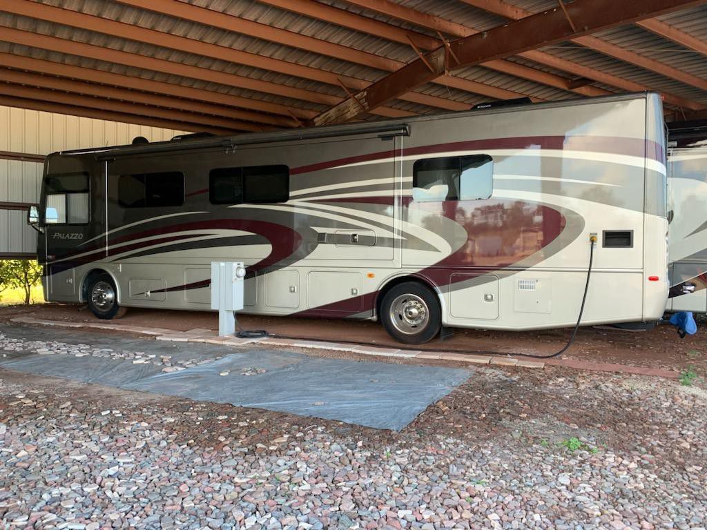 2015 Thor Palazzo 36.2  with 2 slides