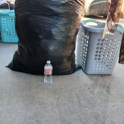 Vendo 1 bolsa grande  de Ropa de dama